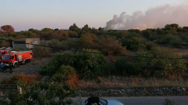 Tri nova požara na Čiovu! Mje&scaron;tani blizu četiri požari&scaron;ta vidjeli motocikl i na njemu dvije osobe