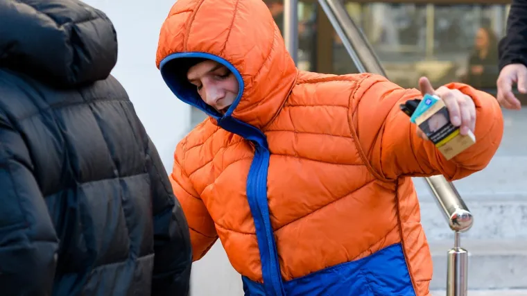 Brat Filipa  Zavadlava opet u problemima. Čovjeku koji je umirao od srčanog udara, umjesto da pomogne ukrao pu&scaron;ku