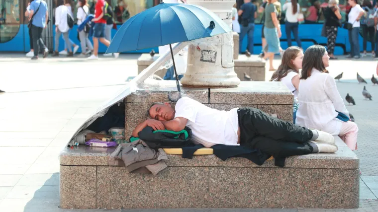 Očajni otac već 50. dan spava na Trgu bana Jelačića: Traži pravdu za svoju preminulu kćer