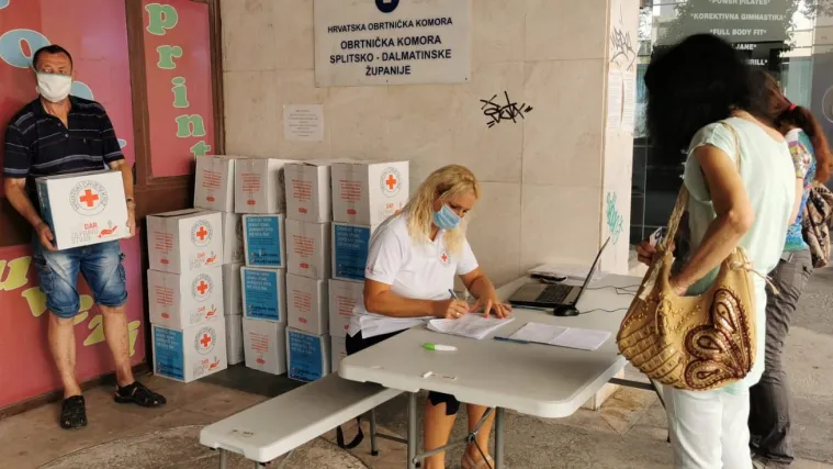 Hrvatski Crveni križ podijelit će 31 tisuću paketa hrane najugroženijim građanima