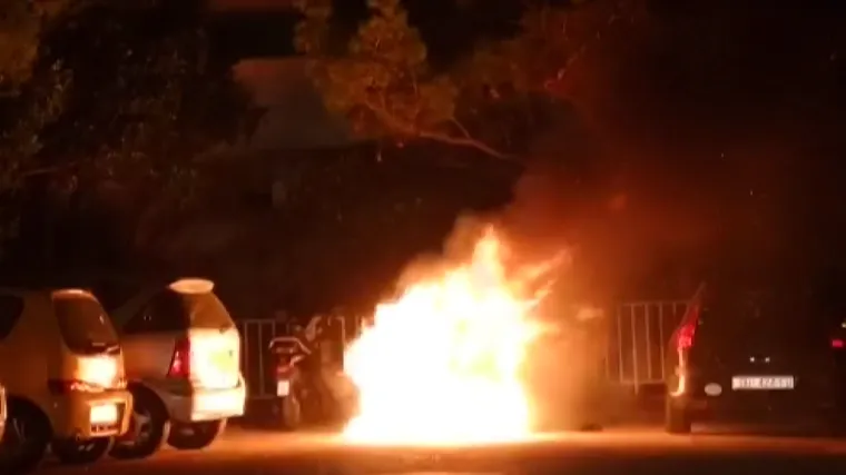 Vatrena buktinja noćas je uznemirila Dubrovčane: 'Probudila me pucnjava, mislila sam da je počeo rat...'