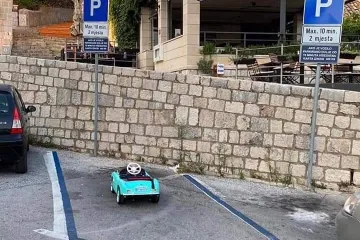 Urnebesna fotografija s dubrovačkog parkirališta uljepšat će vam dan