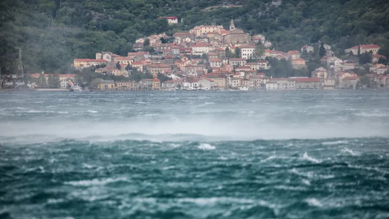 Promjenu vremena prate i upozorenja: U dijelovima zemlje moguće jače grmljavinsko nevrijeme, posvuda vjetrovito