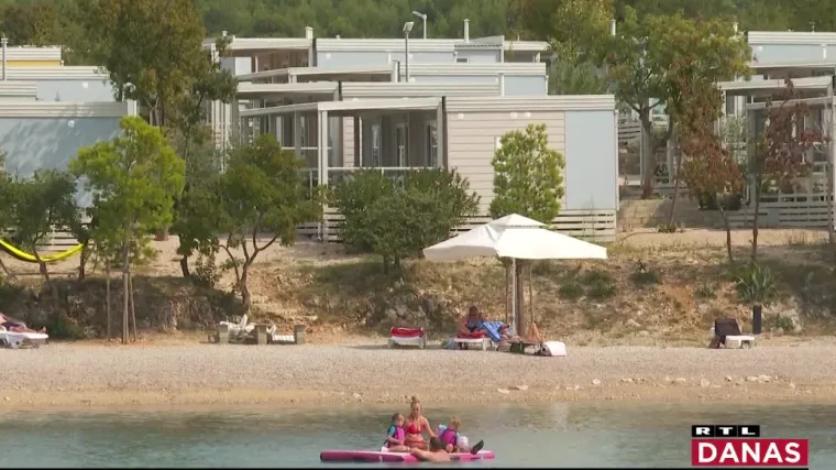 Kraj turističke sezone donio dobro vrijeme i jo&scaron; bolje cijene, smje&scaron;taji na moru upola jeftiniji!