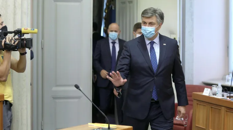 Plenković o aktualcu: 'Zar bih trebao blato primati svaki dan?'; Osvrnuo se i na Dodika: 'Radni susret bez velike drame'