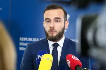 'Ali isto tako ići prema fleksibilizaciji raskida ugovora na neodređeno'