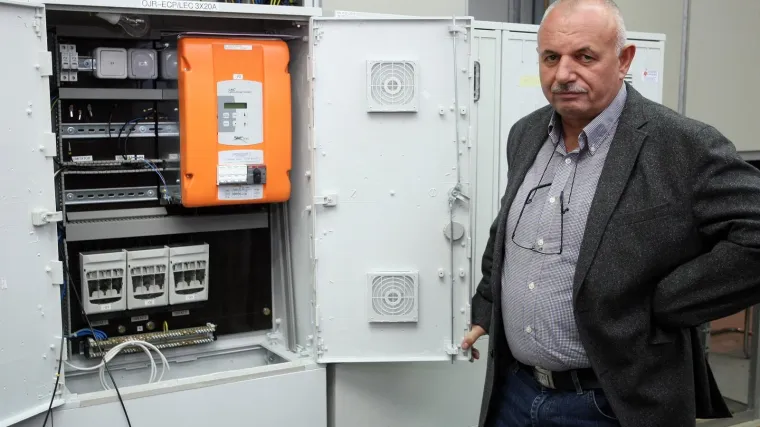 Zovu ga &Scaron;e&scaron;o, u Hrvatskoj gotovo nema plinovoda ili strujne mreže bez njega, a sinovi mu punili stranice crne kronike