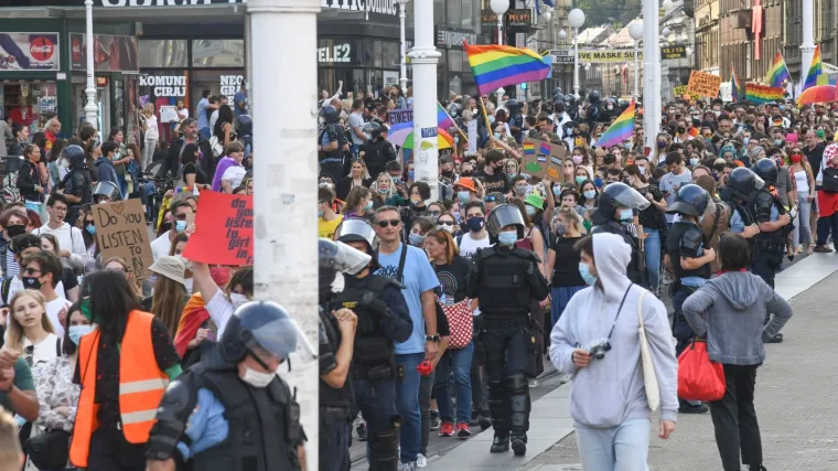 Krenuli s Markova trga ulicama centra Zagreba: 'Zahtijevamo da se pokrene postupak promjene Ustava'