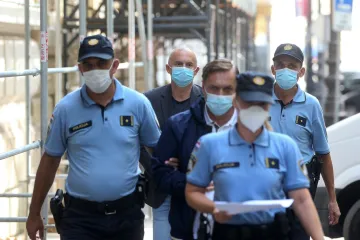 FOTO Gradonačelnici u lisicama: Grgić i Barišić dovedeni na Županijski sud, čeka se odluka o istražnom zatvoru