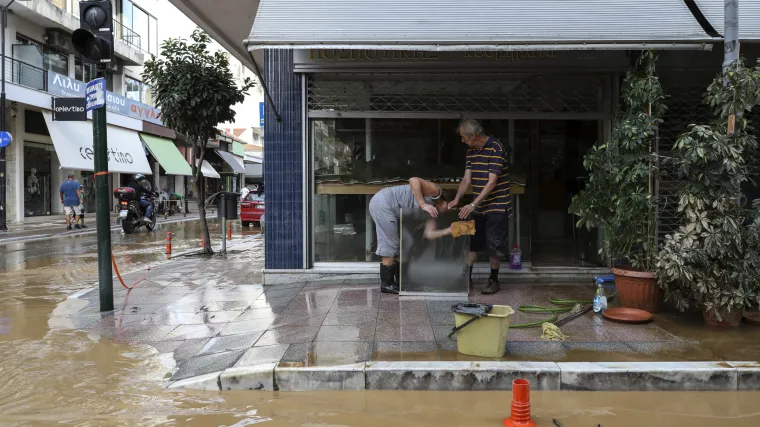 'Mediteranski uragan' ubio troje ljudi u Grčkoj: Ispod ru&scaron;evina pronađen mu&scaron;karac, za ženom se traga