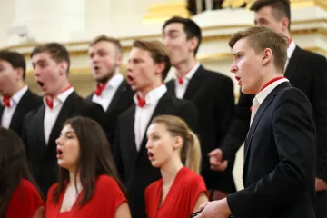 Još neko ćemo vrijeme morati samo pjevušiti pod tušem: Pjevanje predstavlja ozbiljnu opasnost za širenje korone