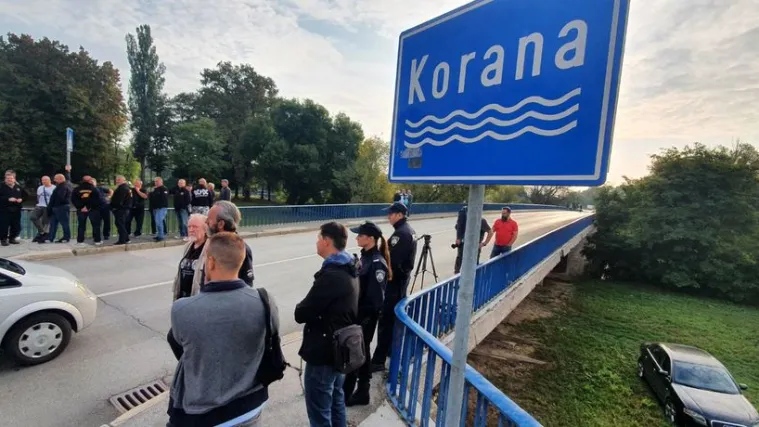 Nezadovoljni su poku&scaron;ajem održavanja komemoracije za ubijene srpske rezerviste