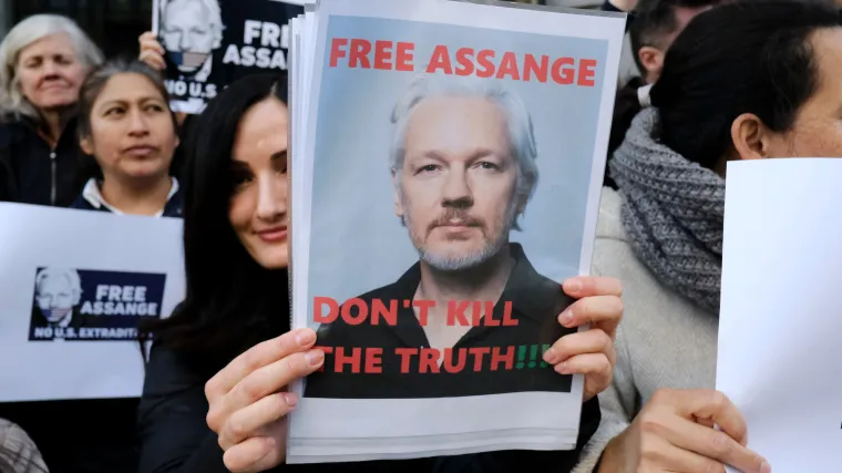 Julian Assange tvrdi da ima halucinacije, čuje glasove i glazbu: Postoji opasnost da će se ubiti