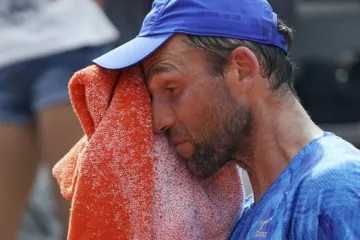 U kvalifikacijama ga izbacio Francuz Benjamin Bonzi nakon manje od sat i pol igre