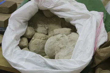 Nabavljao je i još neke droge, a policija mu je zaplijenila i novac