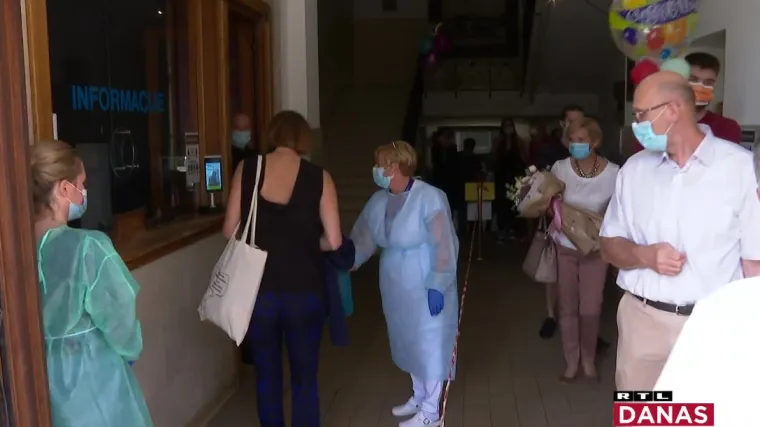 U zagrebačku bolnicu stigla robotska termalna kamera! Provjerava temperaturu i pravilno no&scaron;enje maski: 'To je normalno!'