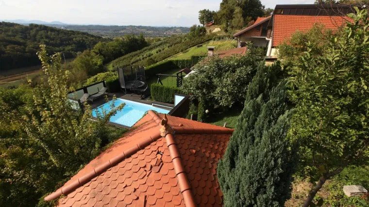 FOTO Pogledajte kako izgleda kuća za odmor za koju je Kovačević naveo da vrijedi 60.000 kuna!