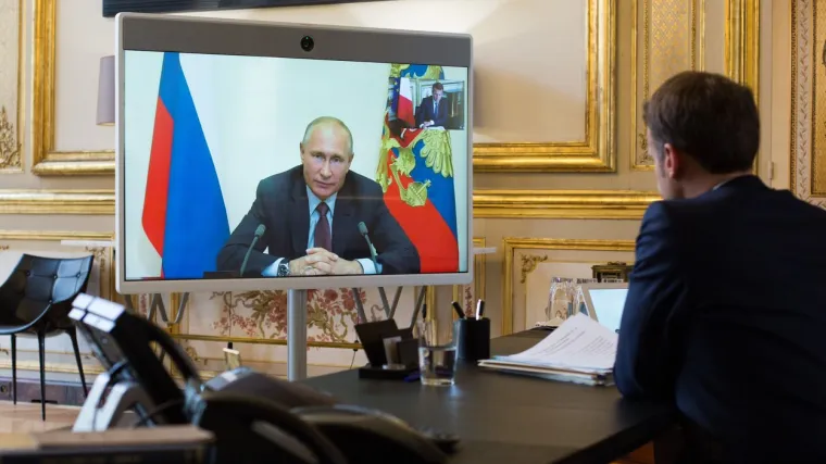 Macronu poku&scaron;ao objasniti da je Navaljni sam sebe otrovao; Francuz ne samo da nije povjerovao, već...