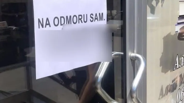 Vlasnik je na godišnjem. A kad se vraća? Da, stvarno je ovo napisao!