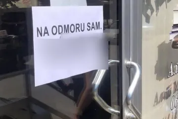 Vlasnik je na godišnjem. A kad se vraća? Da, stvarno je ovo napisao!