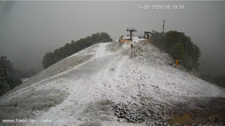 Platak se zabijelio od snijega