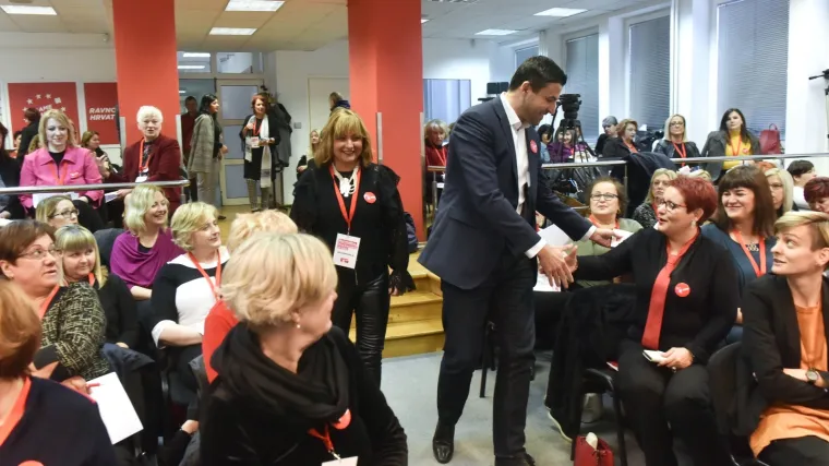 Petero je kandidata, a očekuje se da će biti i drugi krug izbora