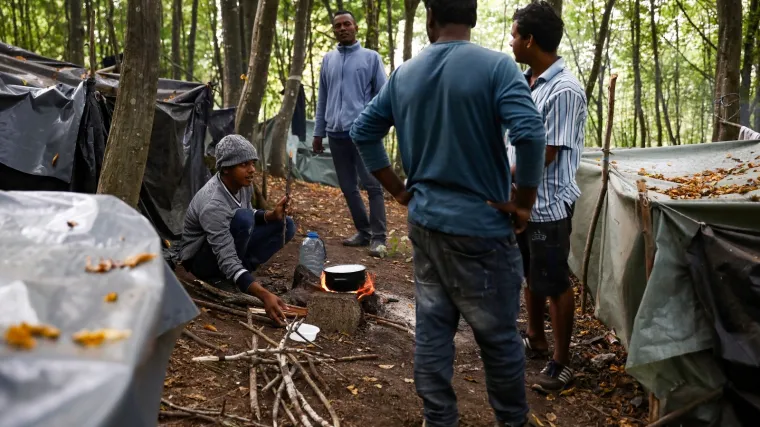 Migranti zalutali pod Velebit, provalili u kuću pa napisali: 'Oprosti prijatelju, toliko sam gladan...'