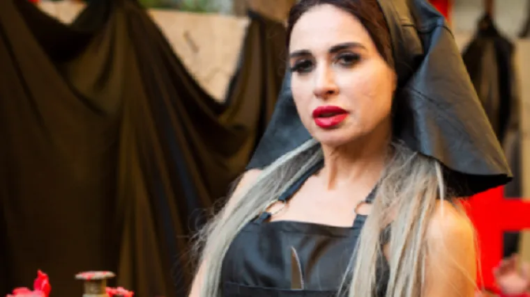 Spavala u lijesu, visjela u hladnjači s mesom, golišava se vozila na traktoru...