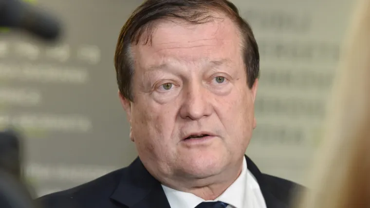 Rođak Borasove supruge zavr&scaron;io je studij nautike, iznajmljivao je plovila i gliserima vozio turiste. Sada vodi ugledni sveučili&scaron;ni poslijediplomski centar