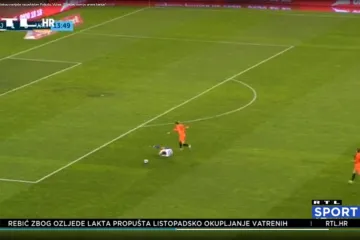 Hajduk pobjedom dočekao navijače na pokislom Poljudu, Vukas: 'Olak&scaron;ao nam je crveni karton'