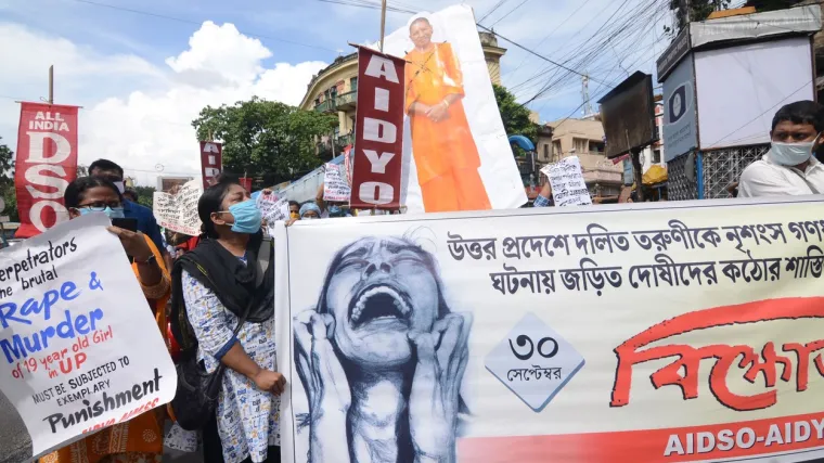 Djevojka preminula nakon brutalnog grupnog silovanja, vlasti spalile tijelo bez dozvole obitelji