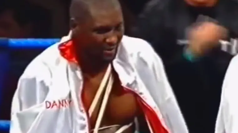 Imao je slomljenu ruku i nokautirao je suparnika; 'Nevjeroatno, pa on se bori jednom rukom'