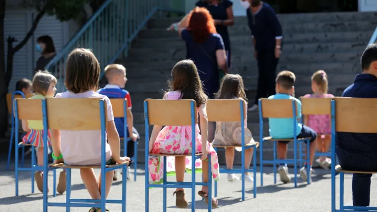 Otvaranje &scaron;kola nije dovelo do &scaron;irenja zaraze, ali učenici su izgubili čak 300 milijardi sati nastave