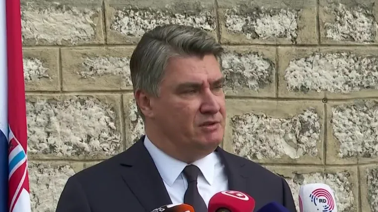 Narikače, amazonke, reptili i jednorozi. Devet dana i 158 minuta stand upa Zorana MIlanovića