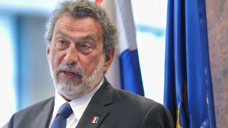 Ministarstvo se malo naljutilo na upit kolika će biti plaća ministra Fuchsa za vrijeme samoizolacije