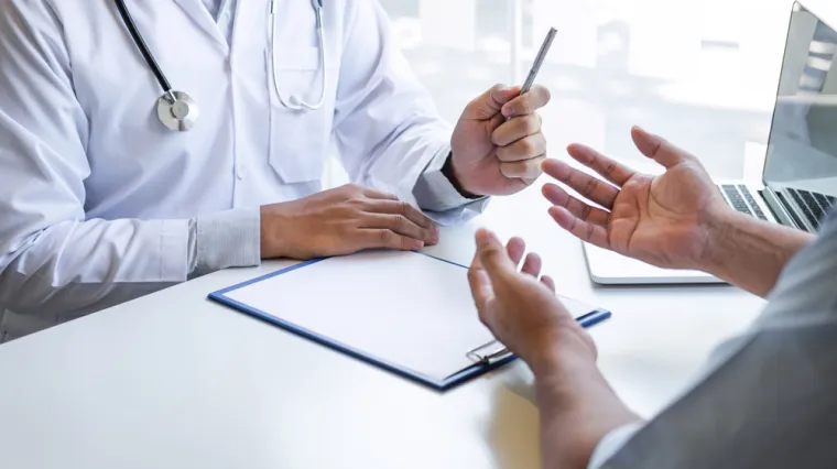 Pacijentima je propisivao lijekove koje distribuira trgovačko dru&scaron;tvo mu&scaron;karca koji ga je podmićivao