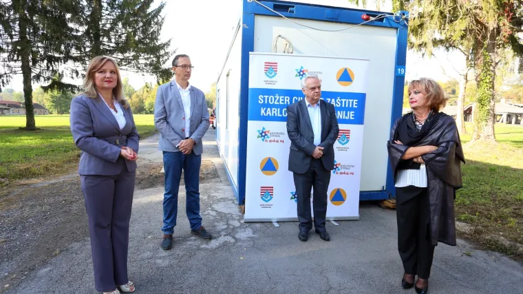 Promjene u karlovačkom Stožeru: Odzvonilo je gužvama ispred bolnica, brisevi se sada uzimaju u biv&scaron;oj vojarni