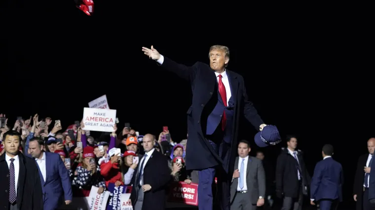 Trumpovi liječnici: 'Bolje mu je, mogao bi se u ponedjeljak vratiti u Bijelu kuću'