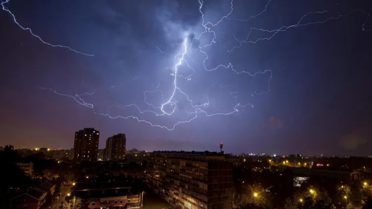 'Opet stižu obilniji pljuskovi, olujno nevrijeme, čak i pijavice'; Na snazi su upozorenja visokog stupnja