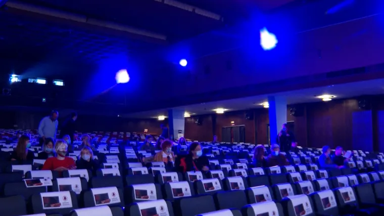 Najbolje od ZagrebDoxa: Ljubavna priča dvije časne, antivakseri, talijanska mafija...