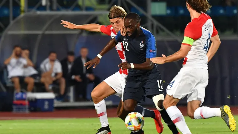 Ipak ostaje u klubu za koji je u zadnje dvije godine igrao manje od 30 puta, objasnio je za&scaron;to