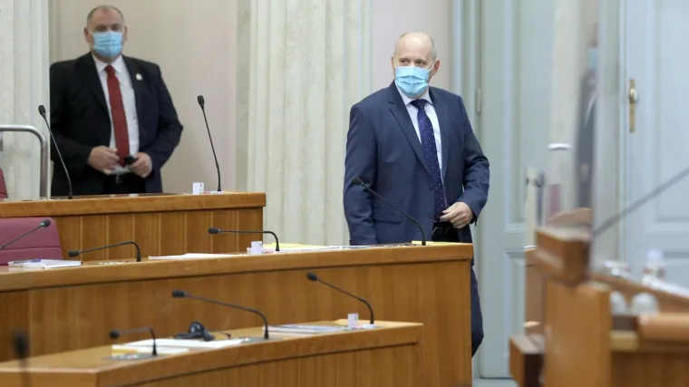 Bačić prozvao oporbenjaka: 'Prije 15 dana je mogao pokazati hrabrost. A sakrio se poput malog mi&scaron;a...'