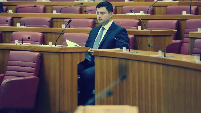 Krenuo je u gubitnički, osvetnički pohod i ne misli stati. Čeka li ove subote SDP scenarij nakon kojeg će zauvijek nestati?