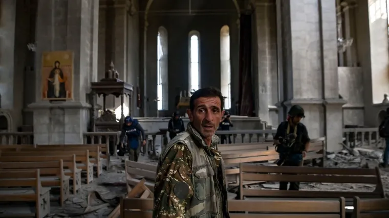 Tvrde da je su vojnici u Nagorno Karabahu granatirali povijesnu katedralu