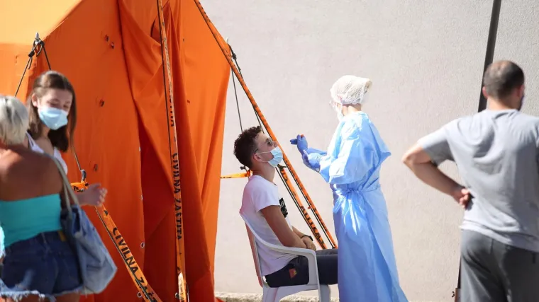 Stampedo kod &scaron;atora za testiranje: 'Doktorica je kasnila sat vremena. Ako nisam imala koronu, sad sam je dobila'