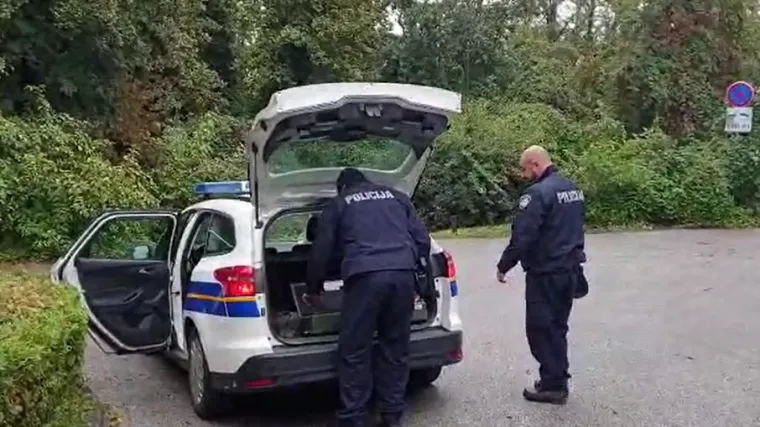 Ovo je mjesto gdje se napadač ubio. Zavr&scaron;en je očevid, a vatrogasci su prali pod