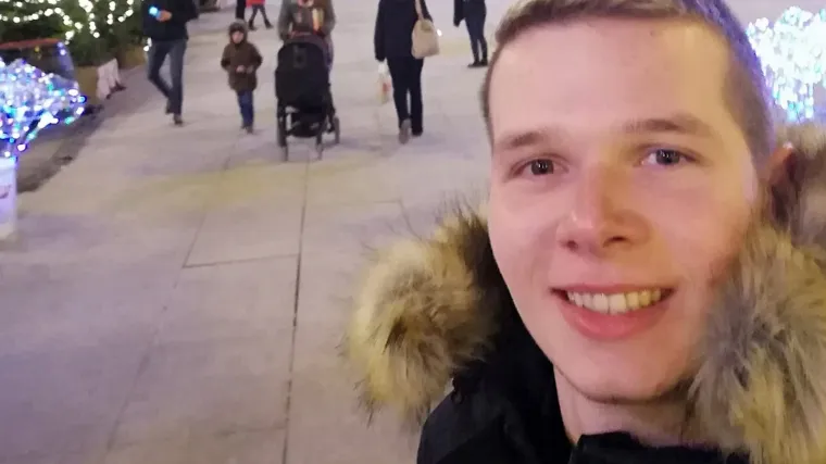 Napadač na policajca na Facebooku je imao osebujne objave. Između ostalog napisao je i kako je turist u ''svojoj'' državi