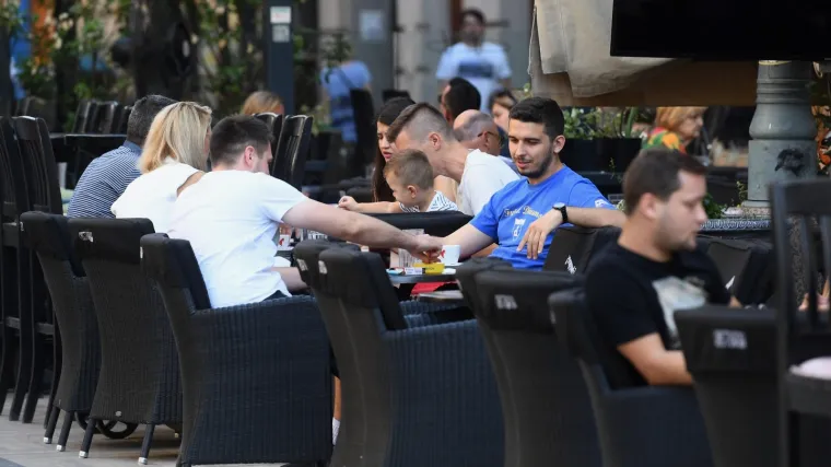 Stižu nova pravila: U kafićima i restoranima bit će 'covid redari', a gostima će se mjeriti i temperatura?