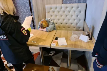 Bebu dala strancima kako bi si kupila nove čizme