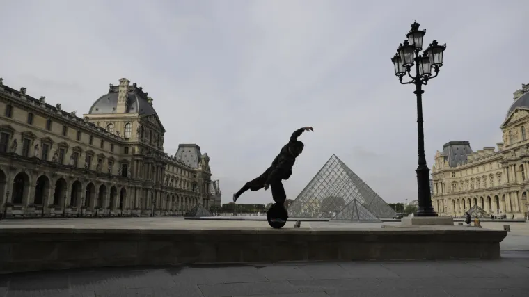 Progla&scaron;eno izvanredno zdravstveno stanje: Francuska na četiri tjedna uvodi policijski sat!